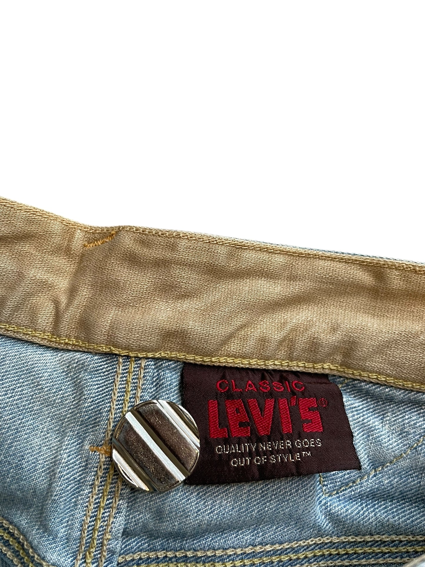 2000s Levi’s Sample Lightwash Flared Buckleback Denim (28x29)